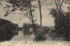 CPA Auxerre vue prise au Bord de l'Yonne en amont du Barrage du Batardeau 