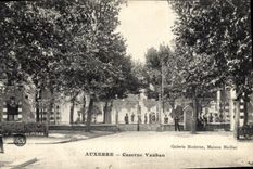 CPA Auxerre Caserne Vauban Militaria