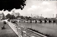 CPA Auxerre Yonne la Cathedrale Saint Etienne et le Pont Paul Bert 