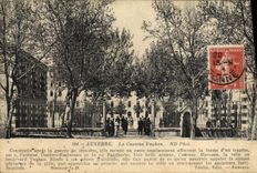 CPA Auxerre la Caserne Vauban construite apres la guerre de 1870 1871 elle occupe un vaste emplaceme