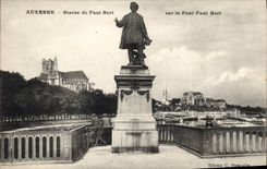CPA Auxerre statue de Paul Bert sur le Pont Paul Bert 