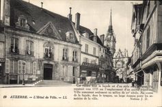 CPA Auxerre l'hotel de ville cet edifice dont la facade est d'un fut construit vers 1733 sur l'empla