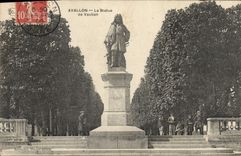 CPA Avallon La Statue de Vauban 