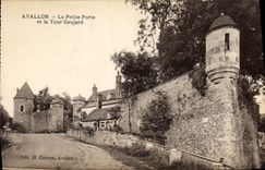 CPA Avallon La Petite Porte et la Tour Gaujard 