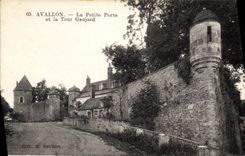 CPA Avallon la Petite Porte et la Tour Gaujard 