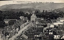 CPA Villeneuve sur Yonne La Rue Carnot et la Porte de Sens 