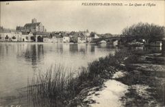 CPA Villeneuve sur Yonne Les Quais et l'eglise 