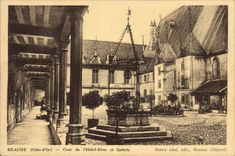 CPA Beaune Cote d'Or Cour de l'Hotel Dieu et Galerie 