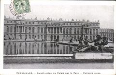 CPA Versailles Avant corps du Palais sur le Parc Parterre d'eau 