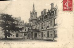 CPA Mouchy Oise Cour d'Honneur du Chateau 