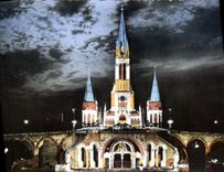 CPA Lourdes La Basilique Illuminee 