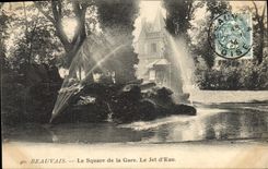 CPA Beauvais Le Square de la Gare Le Jet d'Eau 