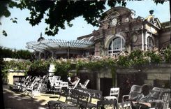 CPA Vichy Allier Reine des Villes d'Eaux Terrasses du Casino 