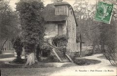 CPA Versailles Petit Trianon Le Moulin 