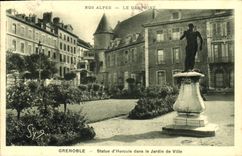 CPA Nos Alpes Le Dauphine Grenoble Statue d'Hercule dans le Jardin de Ville 