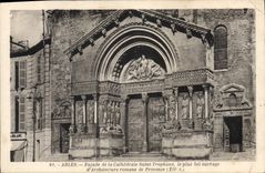 CPA Arles Facade de la Cathedrale Saint Trophime le plus bel ouvrage d'Architecture romane de Proven