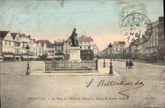 CPA Beauvais La Place de l'Hotel de Ville et la Statue de Jeanne Hachette 