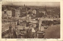 CPA Dunkerque Entree du Bassin du Commerce Bateaux