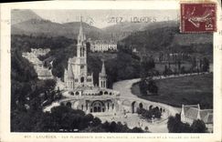 CPA Lourdes Vue Plongeante sur L'esplanade La Basilique et la Vallee du Gave 