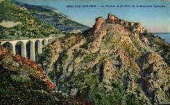 CPA Eze Sur Mer Le Rocher et le Pont de la Moyenne Corniche 