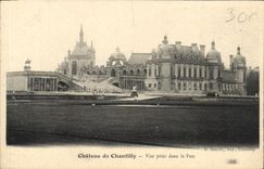 CPA Chateau de Chantilly vue prise dans le Parc 