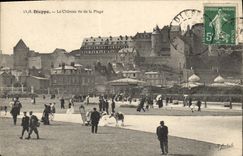 CPA Dieppe le Chateau vu de la Plage 