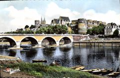 CPA Angers Maine et Loire Le Pont de la Basse Chaine sur la Maine vers le Chateau 