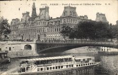 CPA Paris Pont d'Arcole et l'Hotel de Ville Bateau Peniche Maggi