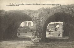 CPA La Provence Pittoresque Frejus L'Amphitheatre Romain Entree cote Sud 