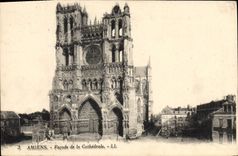 CPA Amiens Facade de la Cathedrale 