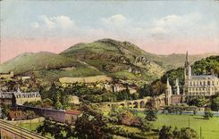 CPA Les Hautes Pyrenees Lourdes Vue panoramique sur la Basilique Le Fort et le Funiculaire du Grand 