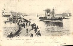 CPA Le Havre Vapeur dans l'Avant Port Bateau