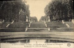 CPA Saint Cloud le Parc les Escaliers de la Terrasse de l'Orangerie Perspective de l'Allee des Statu
