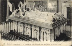 CPA Dijon Le Musee Le Tombeau de Jean sans Peur et lde Marguerite de Baviere 