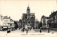 CPA Compiegne La Place de l'Hotel de Ville 