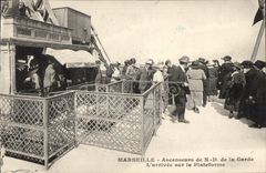 CPA Marseille Anscenseur de N D de la Garde L'arrivee sur la Plateforme 