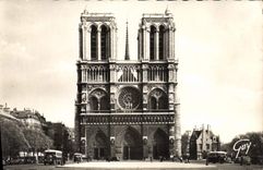 CPA Paris et ses Merveilles Cathedrale Notre Dame et le parvis 