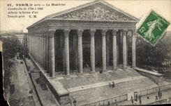 CPA Paris 8e arrt la Madeleine construite de 1794 a 1842 Affecte la forme d'un temple Grec 
