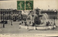 CPA Paris VIIIe la place de la Concorde et la Fontaine de N vue sur le Ministere de la Marine l'Auto