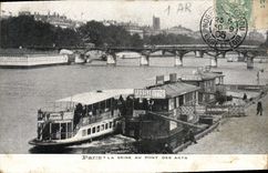 CPA Paris la Seine au Pont des Arts Bateaux Peniches