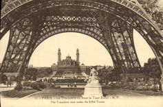 CPA Paris Le Trocadero vu sous la Tour Eiffel 