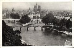 CPA Paris en Flanant La Crie Notre Dame et les Ponts 