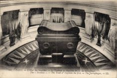 CPA Paris L'Hotel des Invalides Le Tombeau de Napoleon Ier Le Sarcophage 