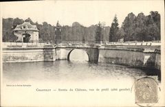 CPA Chantilly Entree du Chateau vue de profil cote gauche 