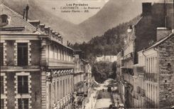 CPA Les Pyrenees Cauterets Le Boulevard Latapie Flurin 