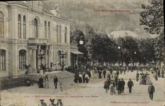 CPA Les Hautes Pyrenees Cauterets Casino et Esplanade des Ceufs 
