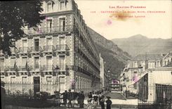 CPA Les Hautes Pyrenees Cauterets Le Grand Hotel d'Angleterre et le Boulevard Latapie 