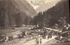 CPA Cauterets Route de Cauterets au Pont d'Espagne L'Ile Sarah Bernard 