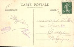 CPA Lourdes Malades Attendant le Passage du Tres Saint Sacrement 