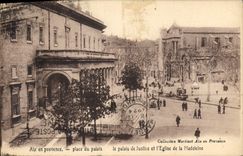 CPA Aix en Provence Place du Palais Le Palais de Justice et l'Eglise de la Madeleine 